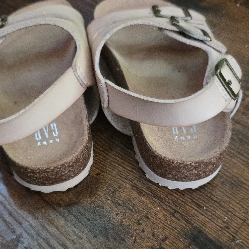 GAP Cream Sandals Comfortable Two-Strap Design